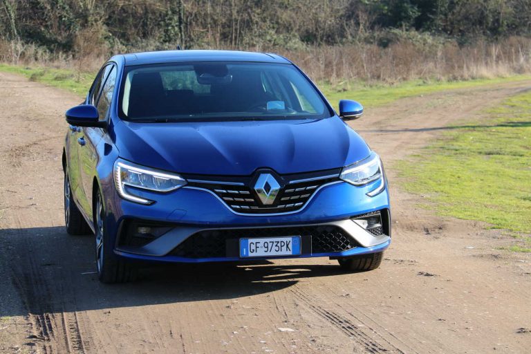 Renault Mégane E-Tech ibrida plug-in: la prova di redazione
