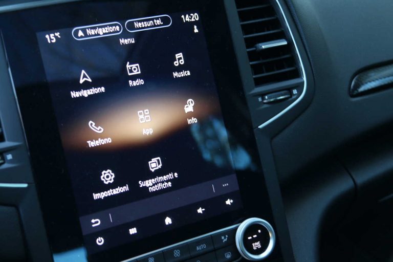 Renault Mégane E-Tech ibrida plug-in: la prova di redazione