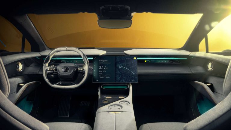 Lotus Eletre: rivoluzione elettrica a ruote alte