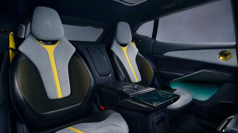 Lotus Eletre: rivoluzione elettrica a ruote alte