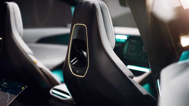 Lotus Eletre: rivoluzione elettrica a ruote alte
