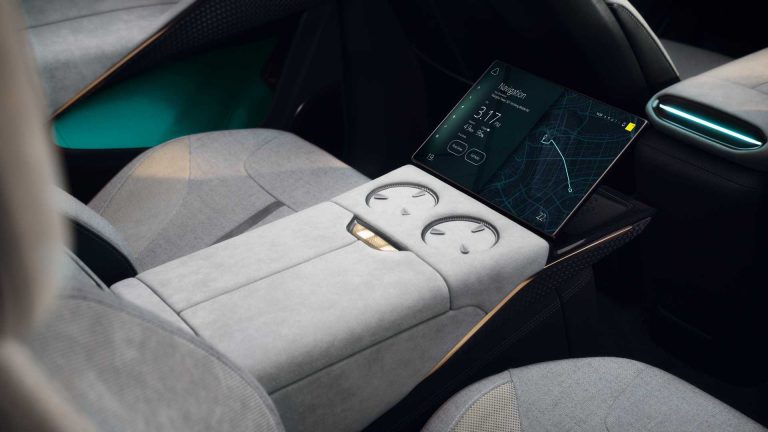 Lotus Eletre: rivoluzione elettrica a ruote alte