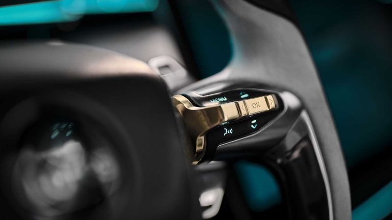 Lotus Eletre: rivoluzione elettrica a ruote alte