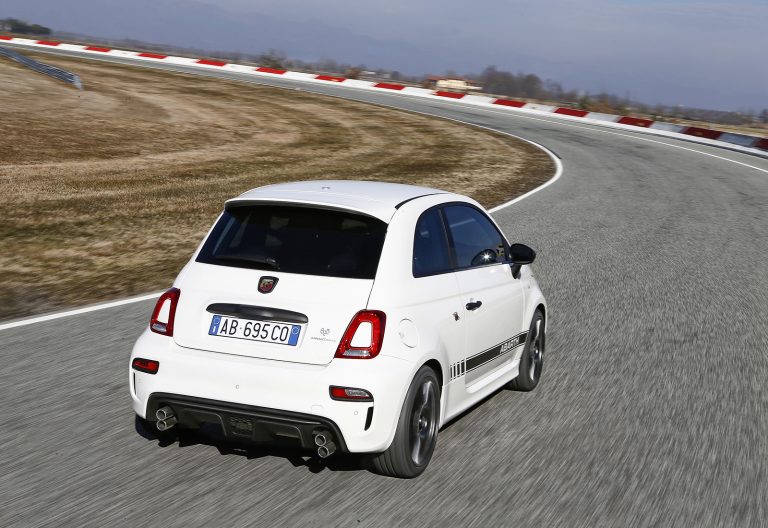 Abarth 595 e 695 2022: immagini ufficiali