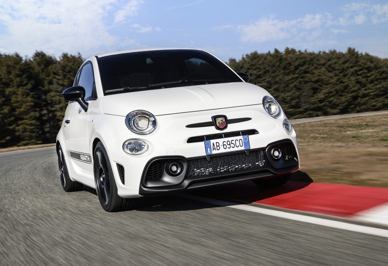 Abarth 595 e 695 2022: immagini ufficiali