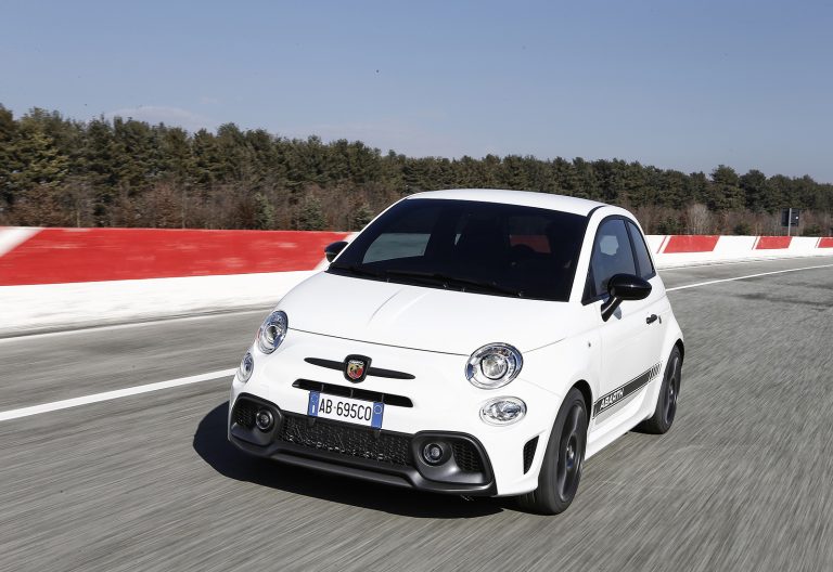 Abarth 595 e 695 2022: immagini ufficiali