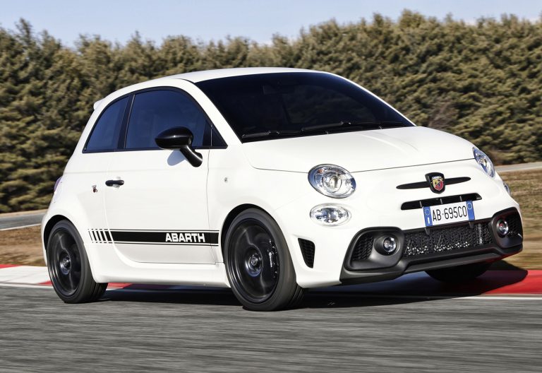 Abarth 595 e 695 2022: immagini ufficiali