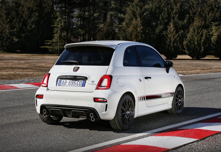 Abarth 595 e 695 2022: immagini ufficiali