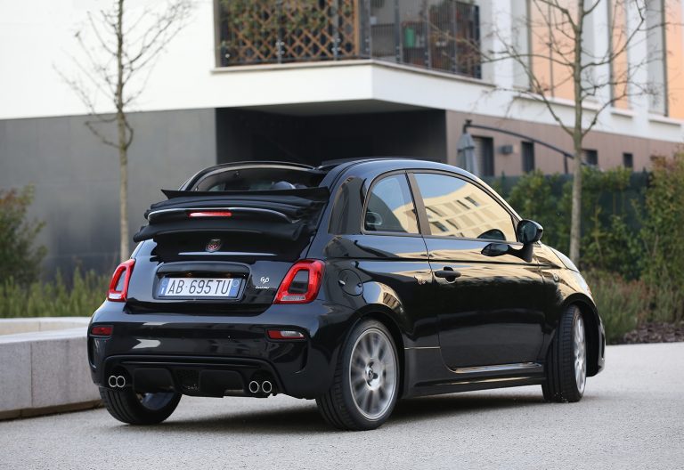 Abarth 595 e 695 2022: immagini ufficiali