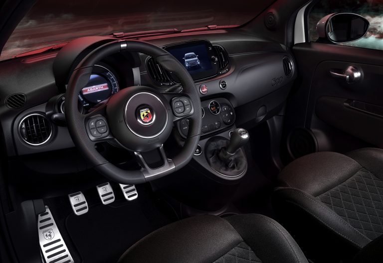 Abarth 595 e 695 2022: immagini ufficiali