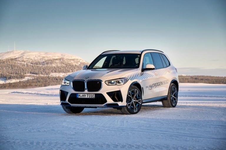 BMW iX5 Hydrogen: continuano i test in Svezia