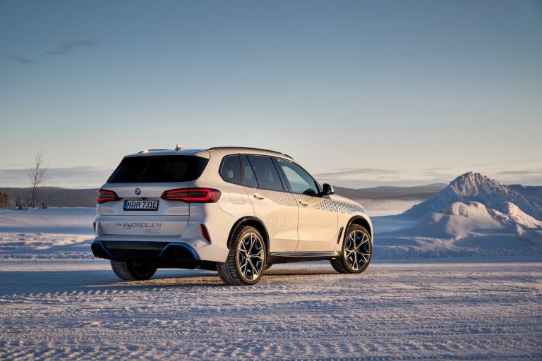 BMW iX5 Hydrogen: continuano i test in Svezia