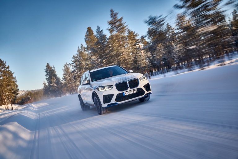 BMW iX5 Hydrogen: continuano i test in Svezia
