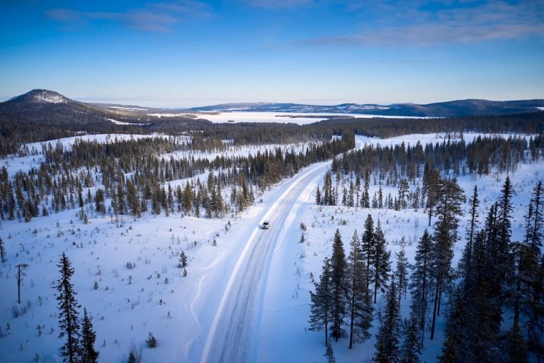 BMW iX5 Hydrogen: continuano i test in Svezia
