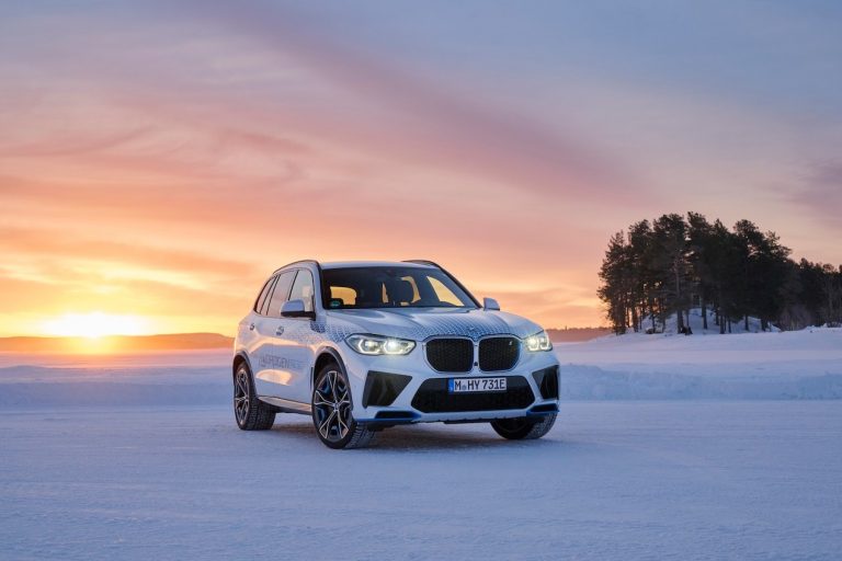 BMW iX5 Hydrogen: continuano i test in Svezia
