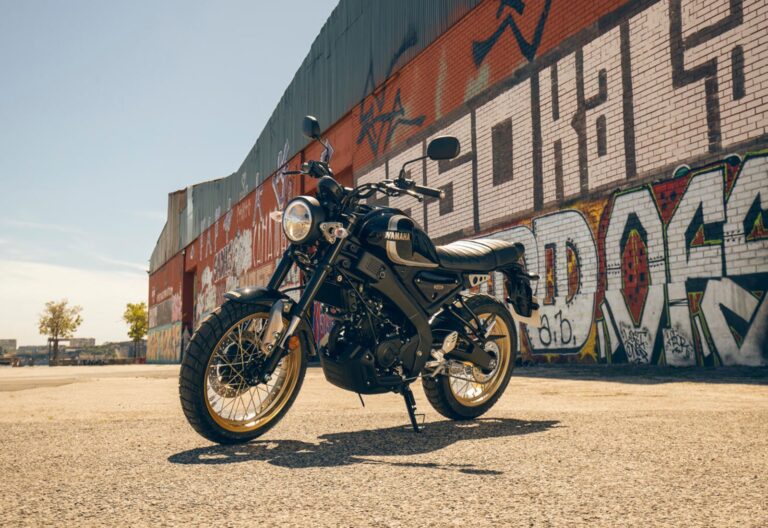 Yamaha XSR125 Legacy: le foto