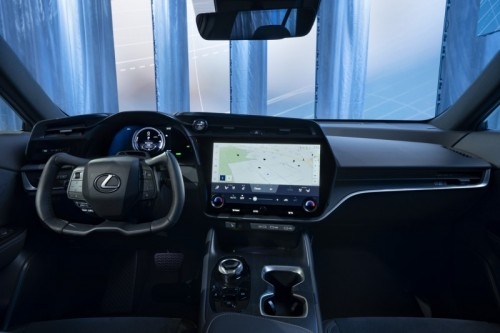 Lexus RZ 450e: immagini ufficiali