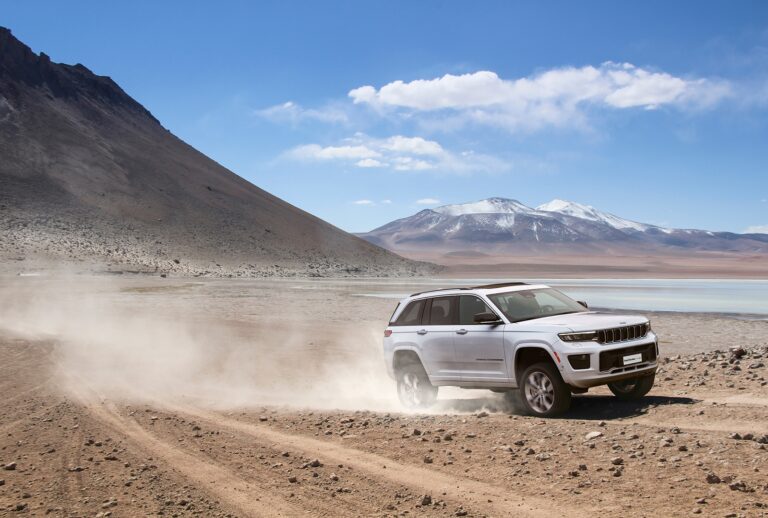 Jeep Grand Cherokee 4xe: immagini ufficiali