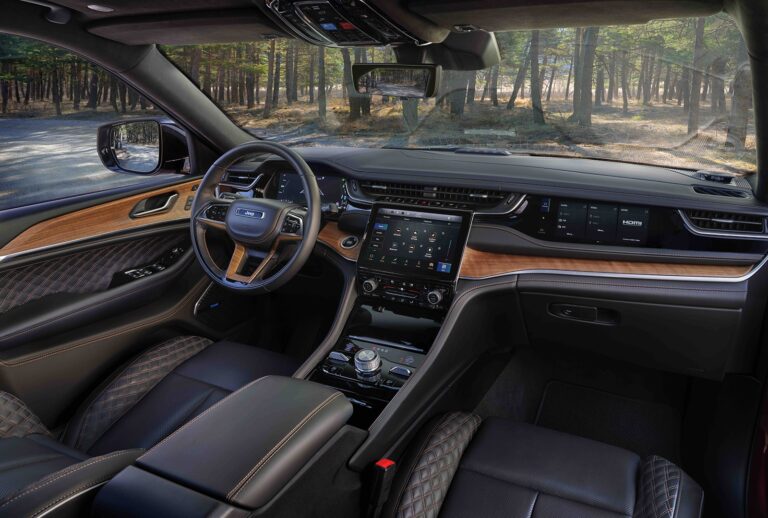 Jeep Grand Cherokee 4xe: immagini ufficiali