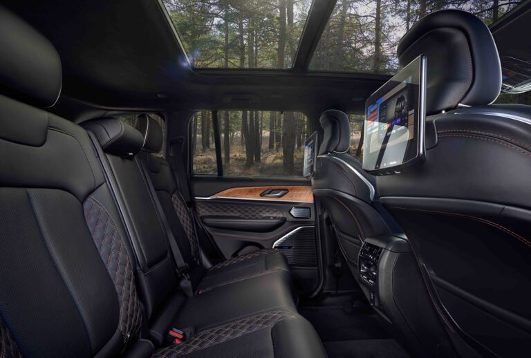 Jeep Grand Cherokee 4xe: immagini ufficiali