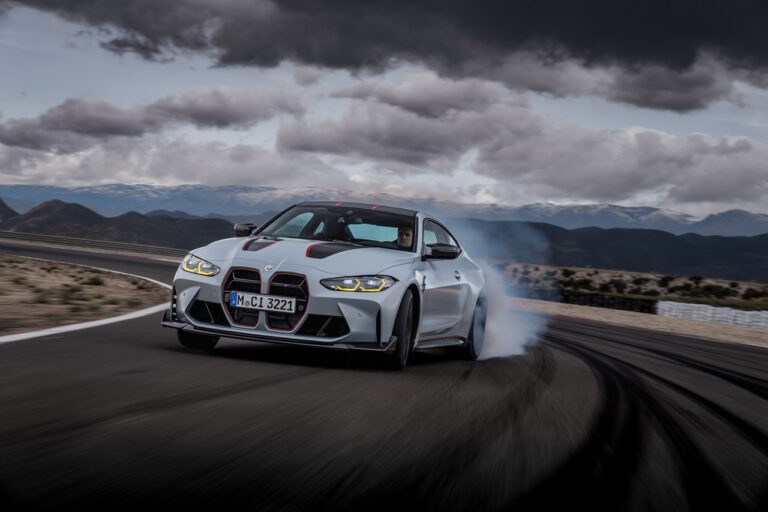 Bmw M4 CSL 2022: immagini ufficiali