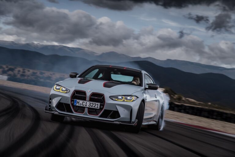 Bmw M4 CSL 2022: immagini ufficiali