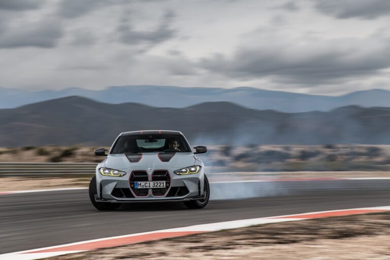 Bmw M4 CSL 2022: immagini ufficiali