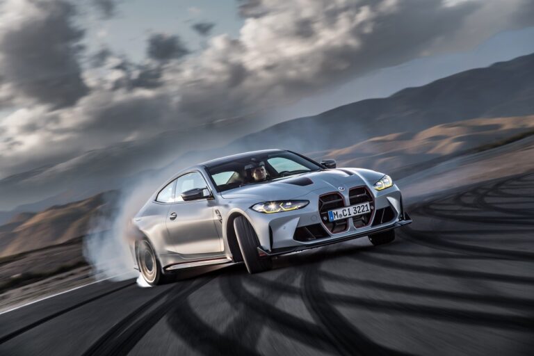 Bmw M4 CSL 2022: immagini ufficiali