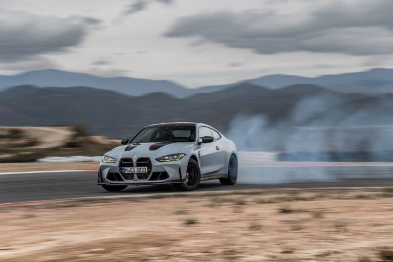 Bmw M4 CSL 2022: immagini ufficiali