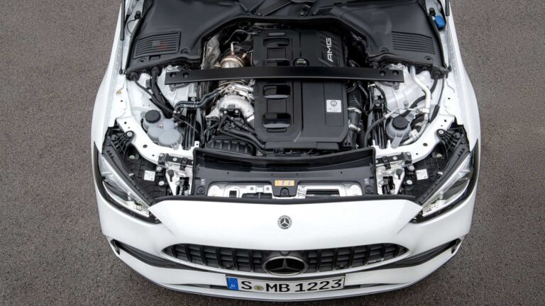 Mercedes C43 AMG: la nuova è ibrida e perde 2 cilindri
