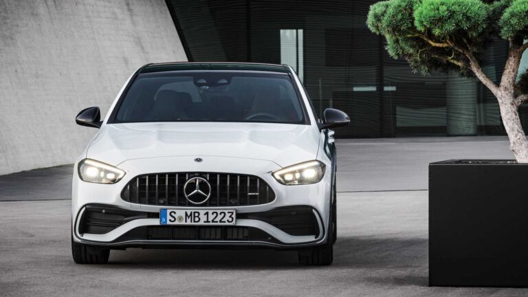 Mercedes C43 AMG: la nuova è ibrida e perde 2 cilindri