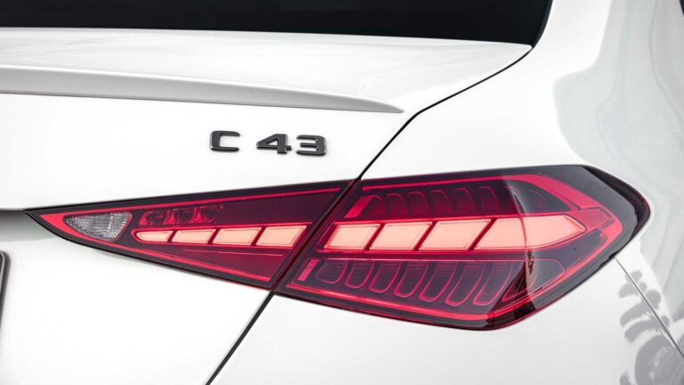 Mercedes C43 AMG: la nuova è ibrida e perde 2 cilindri