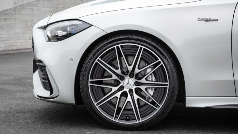 Mercedes C43 AMG: la nuova è ibrida e perde 2 cilindri