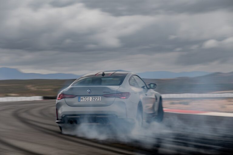 Bmw M4 CSL 2022: immagini ufficiali