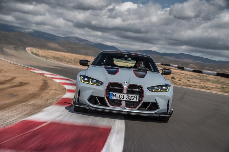 Bmw M4 CSL 2022: immagini ufficiali
