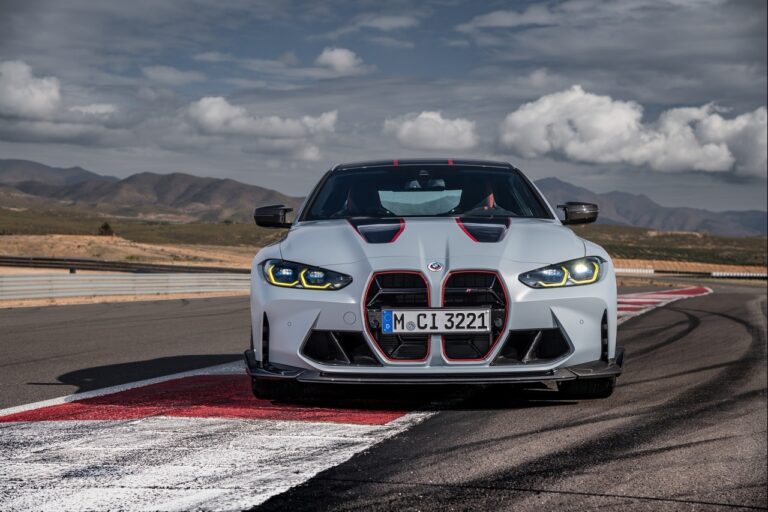 Bmw M4 CSL 2022: immagini ufficiali