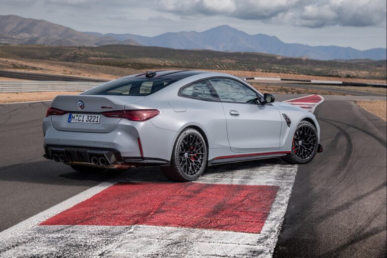 Bmw M4 CSL 2022: immagini ufficiali