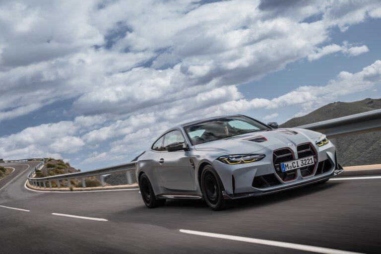 Bmw M4 CSL 2022: immagini ufficiali