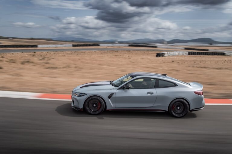 Bmw M4 CSL 2022: immagini ufficiali