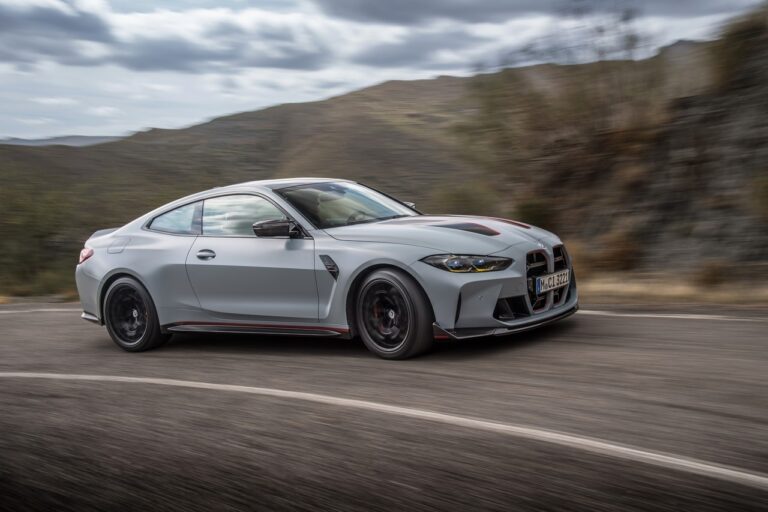 Bmw M4 CSL 2022: immagini ufficiali