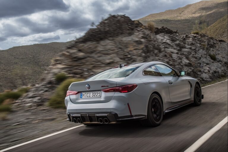 Bmw M4 CSL 2022: immagini ufficiali