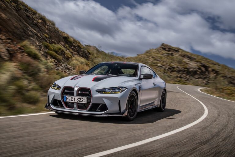 Bmw M4 CSL 2022: immagini ufficiali
