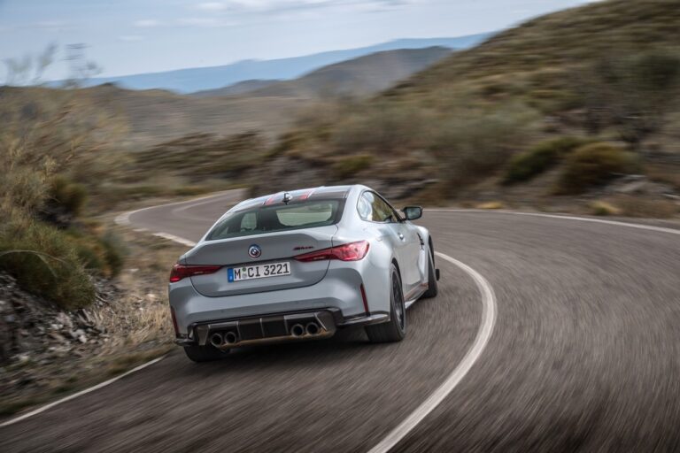 Bmw M4 CSL 2022: immagini ufficiali