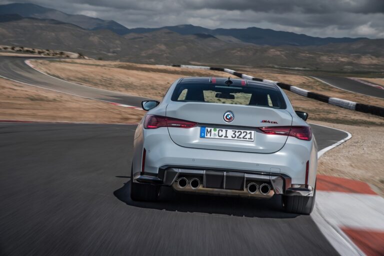 Bmw M4 CSL 2022: immagini ufficiali