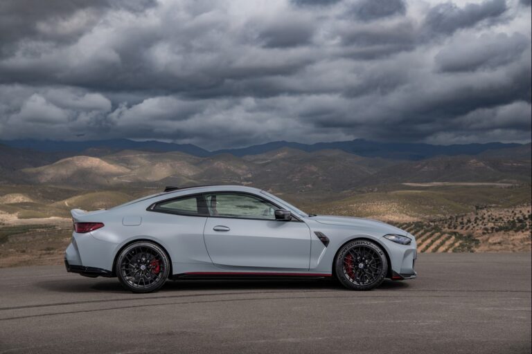 Bmw M4 CSL 2022: immagini ufficiali