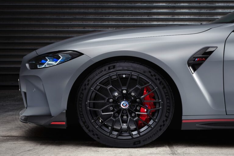 Bmw M4 CSL 2022: immagini ufficiali