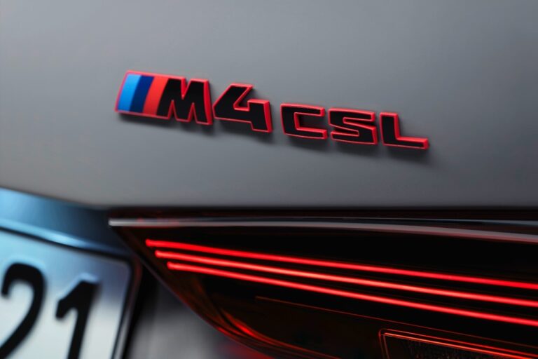 Bmw M4 CSL 2022: immagini ufficiali