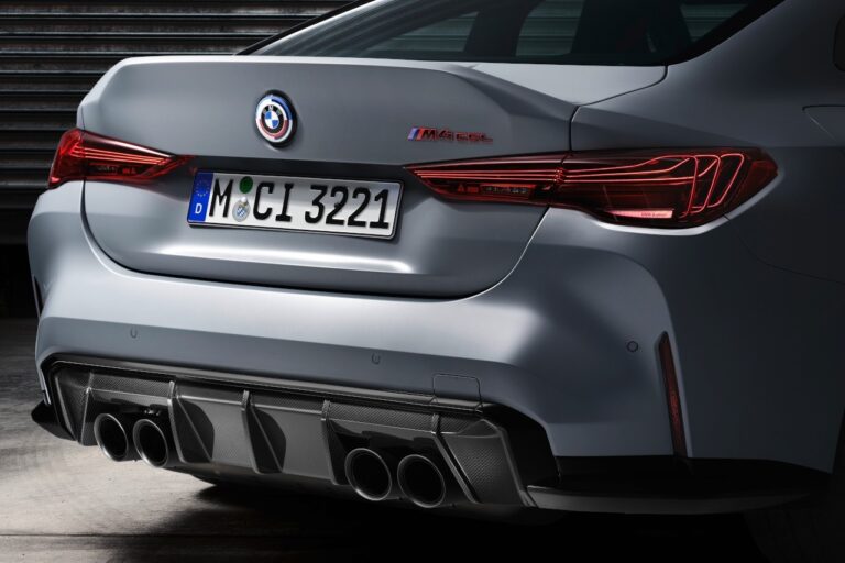 Bmw M4 CSL 2022: immagini ufficiali