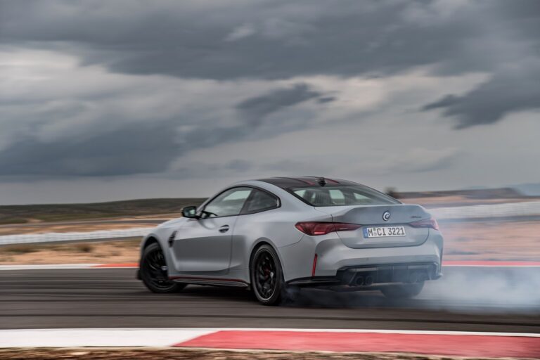 Bmw M4 CSL 2022: immagini ufficiali