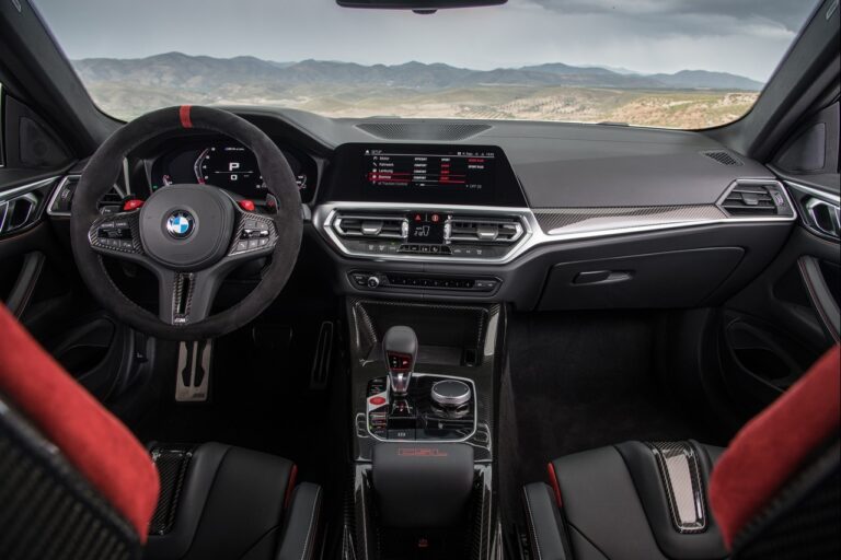 Bmw M4 CSL 2022: immagini ufficiali